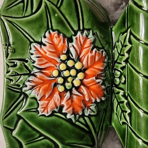 Vintage Christmas Ceramic Sleigh and Basket - Picture 6 of 16